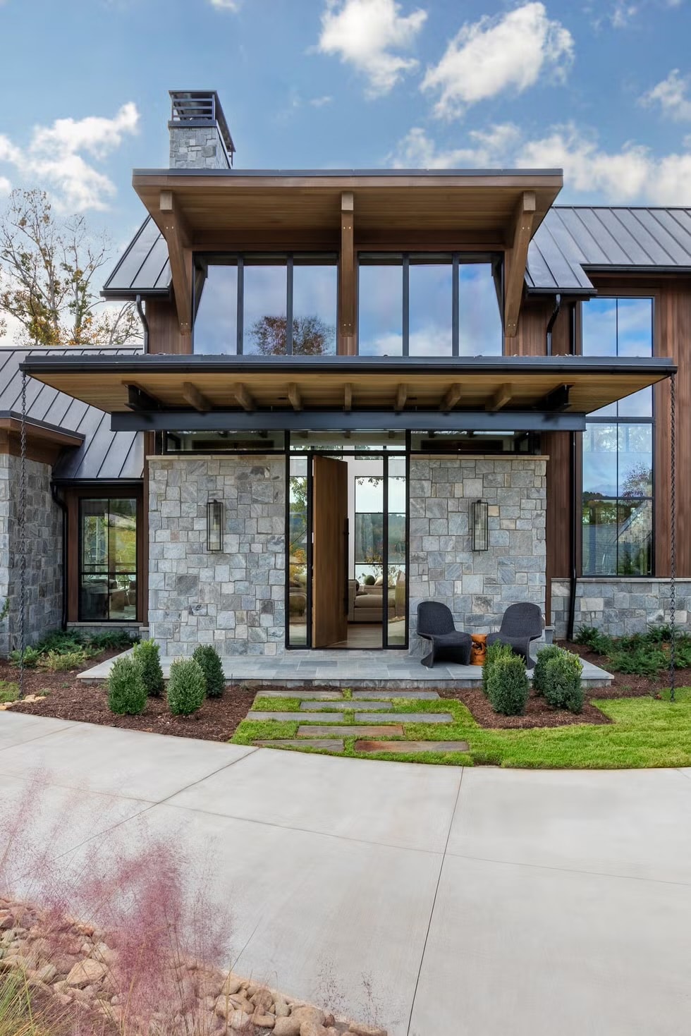 This Lakefront Retreat Is The Embodiment of Vacation Vibes